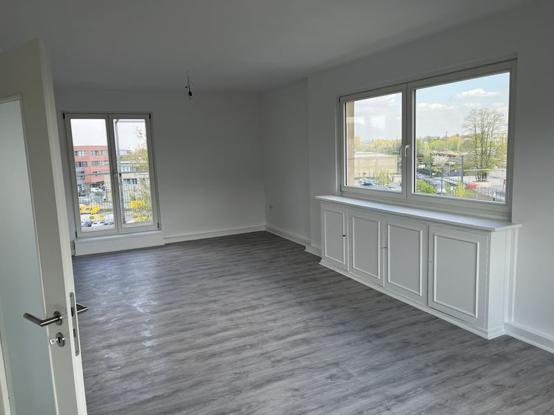 3-Zimmer Wohnung WG geeignet für Studenten mit zwei sehr großen Balkonen inkl. Stellplatz